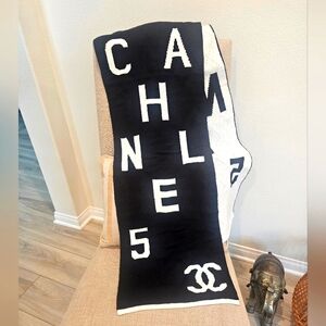 💯AUTHENTIC CHANEL DOUBLE SIDED SCARF